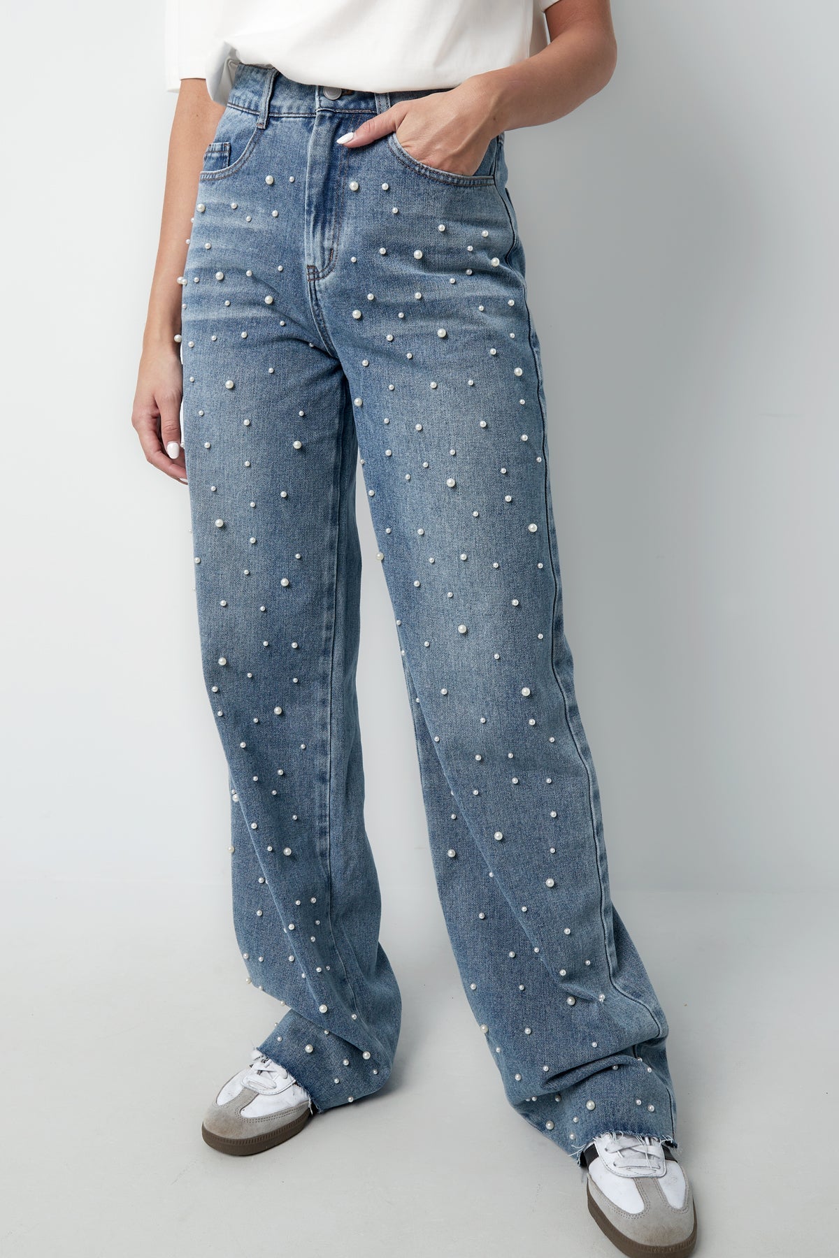Isla Nomada – Denim & Pearls