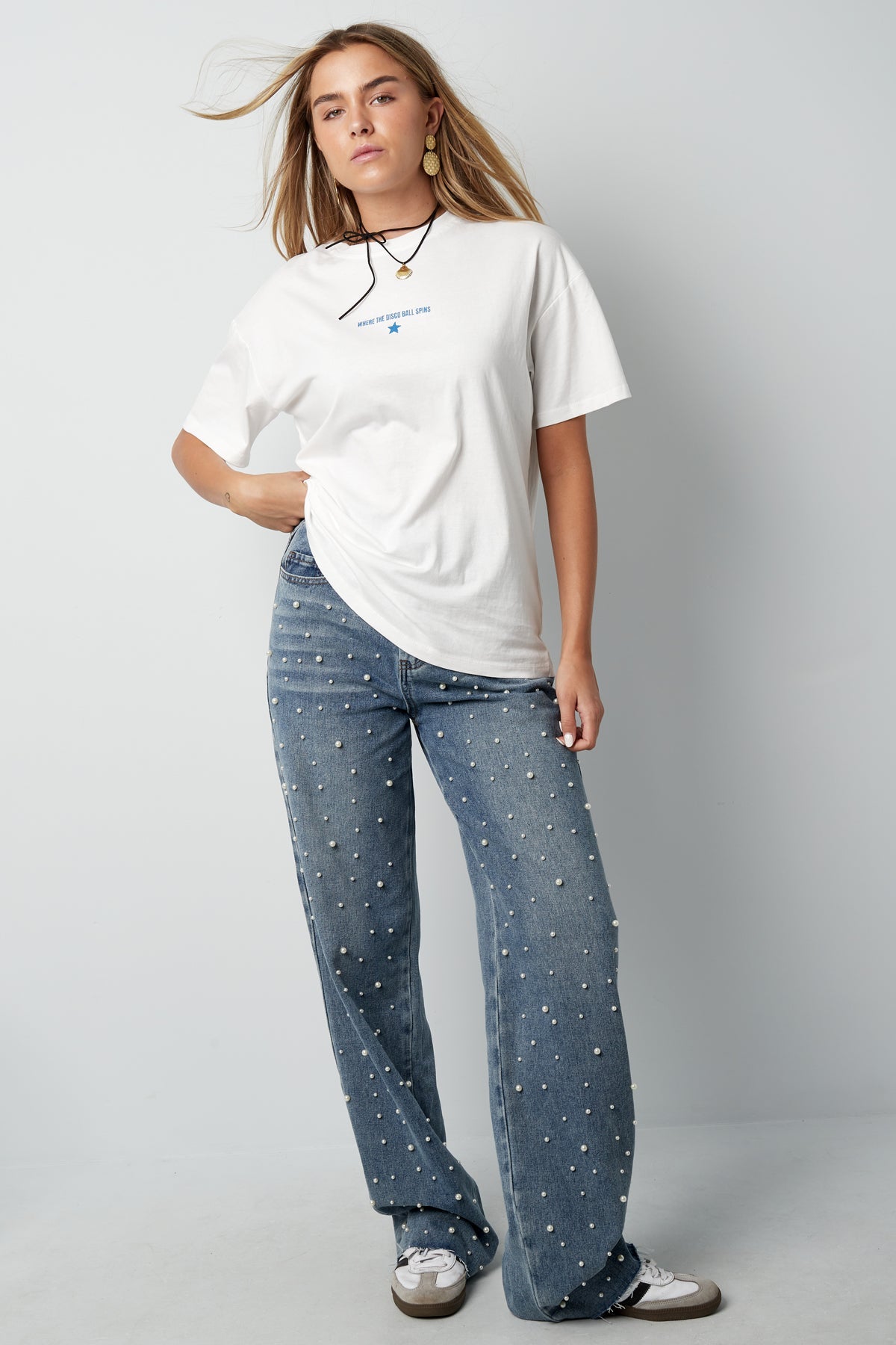 Isla Nomada – Denim & Pearls