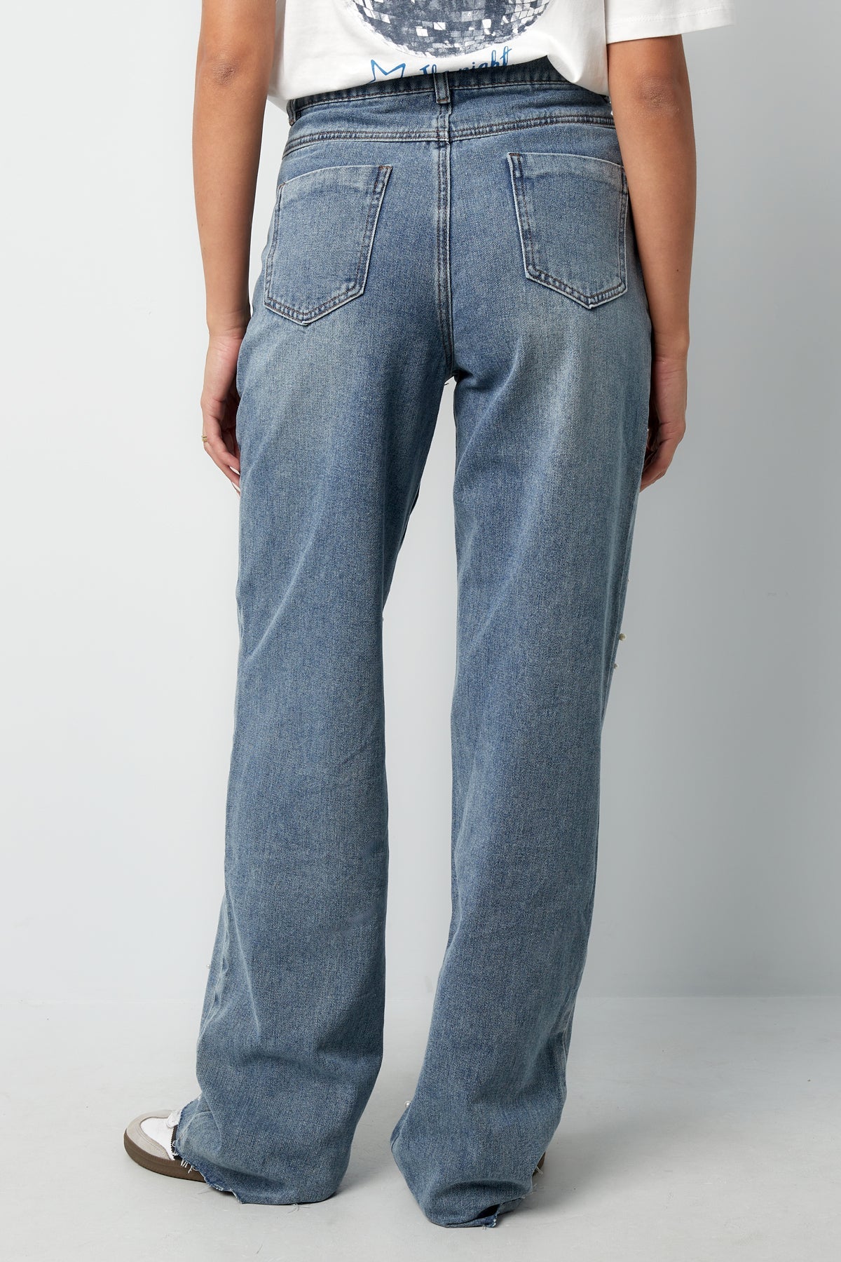 Isla Nomada – Denim & Pearls